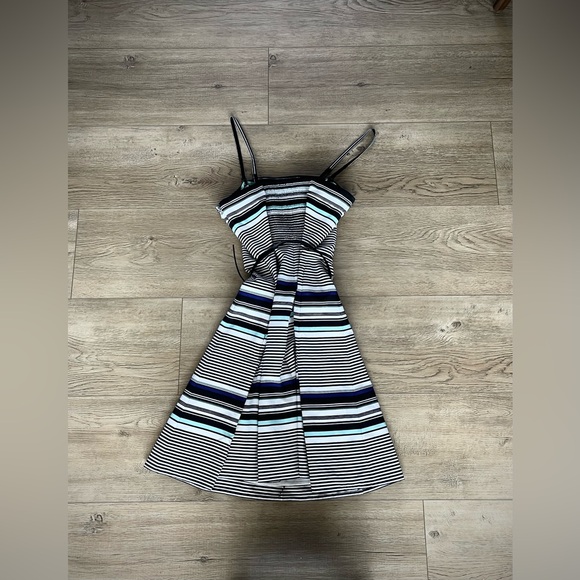 White House Black Market Striped Fit & Flare Dress – Size 4 - Picture 2 of 4